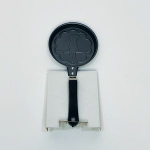 Frankford Elf On The Shelf Round Shaped Pancake Skillet/ Pan -NEW